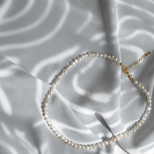 basic freshwater small pearl collana/choker - OE!
