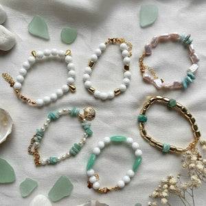 Blue Grotto – Bracciale artigianale con perle baby barocche e chips di Larimar - OE!