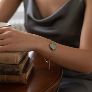 Bracciale in acciaio placcato oro 18k con perla barocca verde – fatto a mano in Italia - OE!