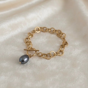 Bracciale in acciaio placcato oro 18k con perla di fiume grigia - OE!