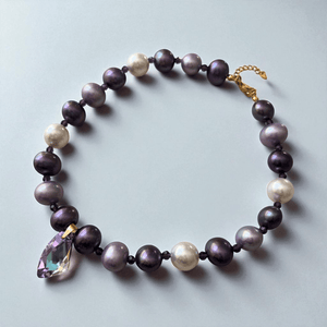 Collana con perle oceaniche e pendente in vetro mezzo cristallo - OE!