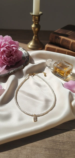 Collana di Perle con Pendente in Ottone Placcato Oro e Zirconi – Gioiello Elegante Made in Italy - OE!