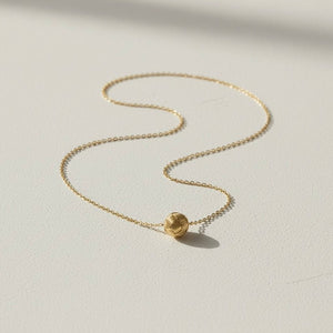 Collana in Acciaio Placcato Oro 18K con Pendente a Sfera Intrecciata - OE!