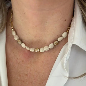 Comunicazione - Collana con catena oro e pietre di fiume - OE!