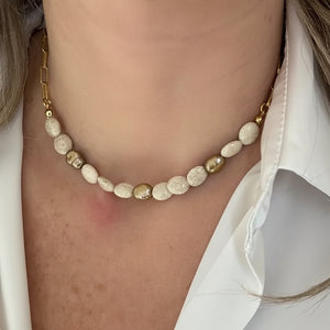 Comunicazione - Collana con catena oro e pietre di fiume - OE!