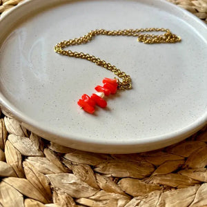 COSMOPOLITAN - Collana in corallo bamboo e perle di fiume - OE!