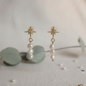 Fiocco di neve - Lussuosi Orecchini Natale Pendenti Made in Italy - Fiocco di Neve, Zirconi & Perle di Fiume - OE!