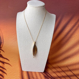 Foglia di Mare – Collana con pendente in madreperla - OE!