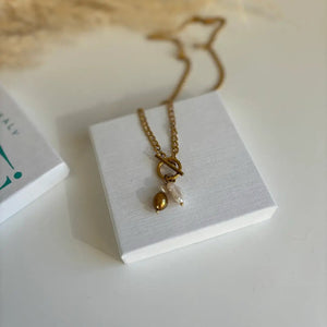 GENTILEZZA – Collana a catena dorata con perla - OE!