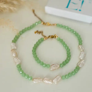 INCASTRI VERDI - Collare di perle Keshi con perline di cristallo - OE!