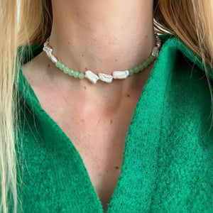 INCASTRI VERDI - Collare di perle Keshi con perline di cristallo - OE!