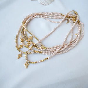 LUCE - Collana girocollo con perline di vetro rosa, cactus e catena dorata. - OE!