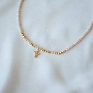 LUCE - Collana girocollo con perline di vetro rosa, cactus e catena dorata. - OE!