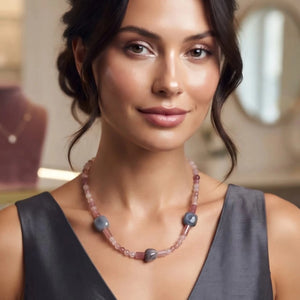 nebbia-rosa-collana-indossata-2