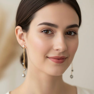 Orecchini pendenti in ottone placcato oro 18k con zirconi e perle di fiume - OE!