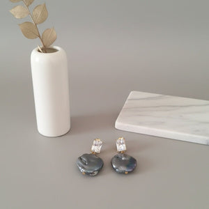 Orecchini Pendenti Lussuosi con Perla Barocca Grande e Pietra Zirconia Luminosa - OE!