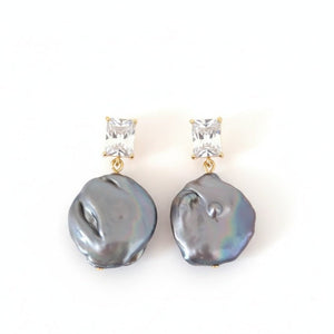 Orecchini Pendenti Lussuosi con Perla Barocca Grande e Pietra Zirconia Luminosa - OE!