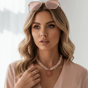 Petali rosa collana in quarzo naturale e cristallo