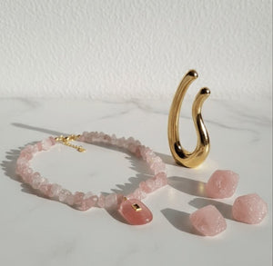 Petali rosa collana in quarzo naturale e cristallo