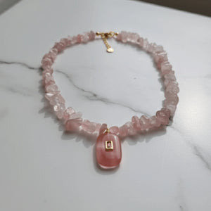 Petali rosa collana in quarzo naturale e cristallo