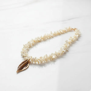 Acquaperla – Collana con scaglie di madreperla e pendente - OE!