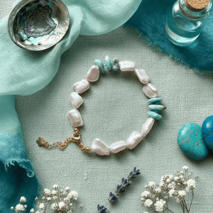 Blue Grotto – Bracciale artigianale con perle baby barocche e chips di Larimar - OE!