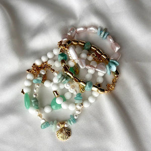 Blue Grotto – Bracciale artigianale con perle baby barocche e chips di Larimar - OE!