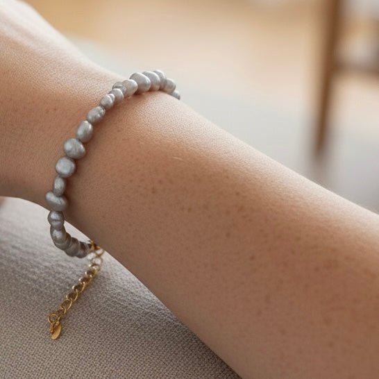 Bracciale con perle di fiume grigie – elegante e raffinato - OE!