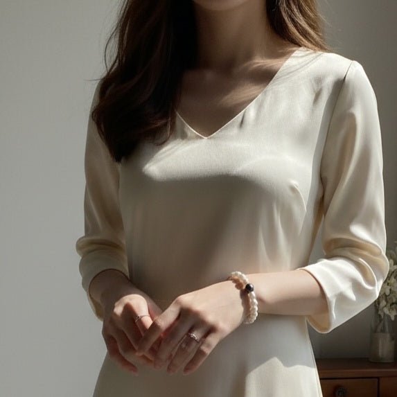 Bracciale con perle di fiume grigio chiaro e perla centrale scura - OE!