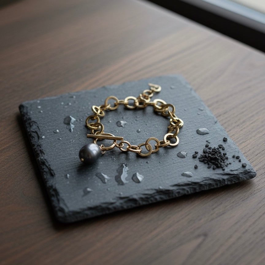 Bracciale in acciaio placcato oro 18k con perla di fiume grigia - OE!