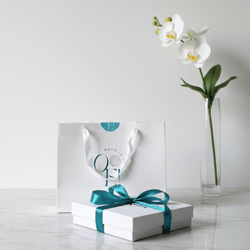 Cofanetto Regalo “Unica” – Parure Collana e Orecchini a Cerchio Sferico in Acciaio Oro 18k con Perle di Fiume - OE!