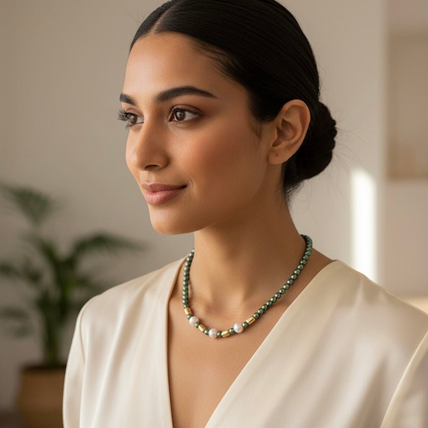 Collana con cristalli verdi/viola e perle di fiume – placcata oro 18k, fatta a mano in Italia - OE!