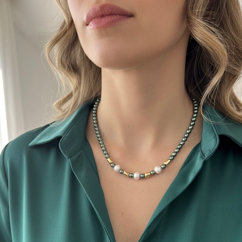 Collana con cristalli verdi/viola e perle di fiume – placcata oro 18k, fatta a mano in Italia - OE!