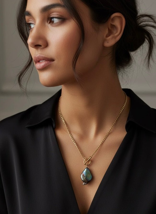 Collana con perla barocca verde in acciaio placcato oro 18k - OE!