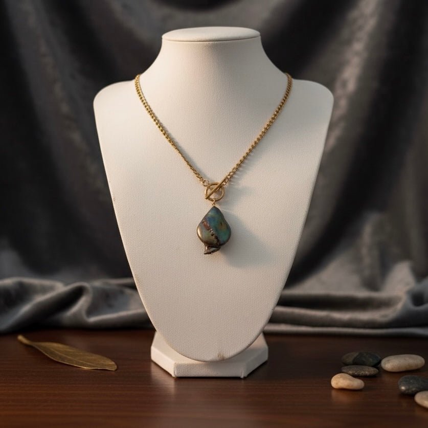 Collana con perla barocca verde in acciaio placcato oro 18k - OE!