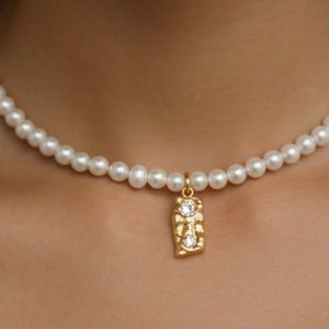 Collana di Perle con Pendente in Ottone Placcato Oro e Zirconi – Gioiello Elegante Made in Italy - OE!