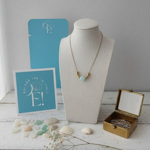 Collana Elegante con Ciondolo in Cristallo Azzurro e Oro - Gioielli Minimal Made in Italy - OE!