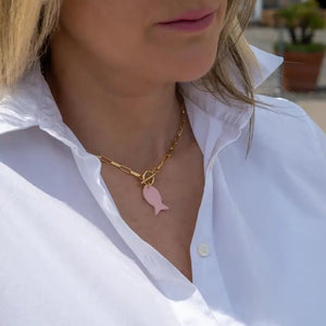 CONTROCORRENTE - Collana con catena dorata e ciondolo a forma di pesce - OE!