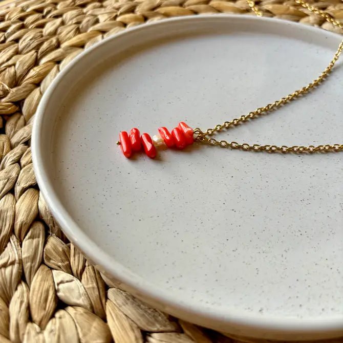 COSMOPOLITAN - Collana in corallo bamboo e perle di fiume - OE!