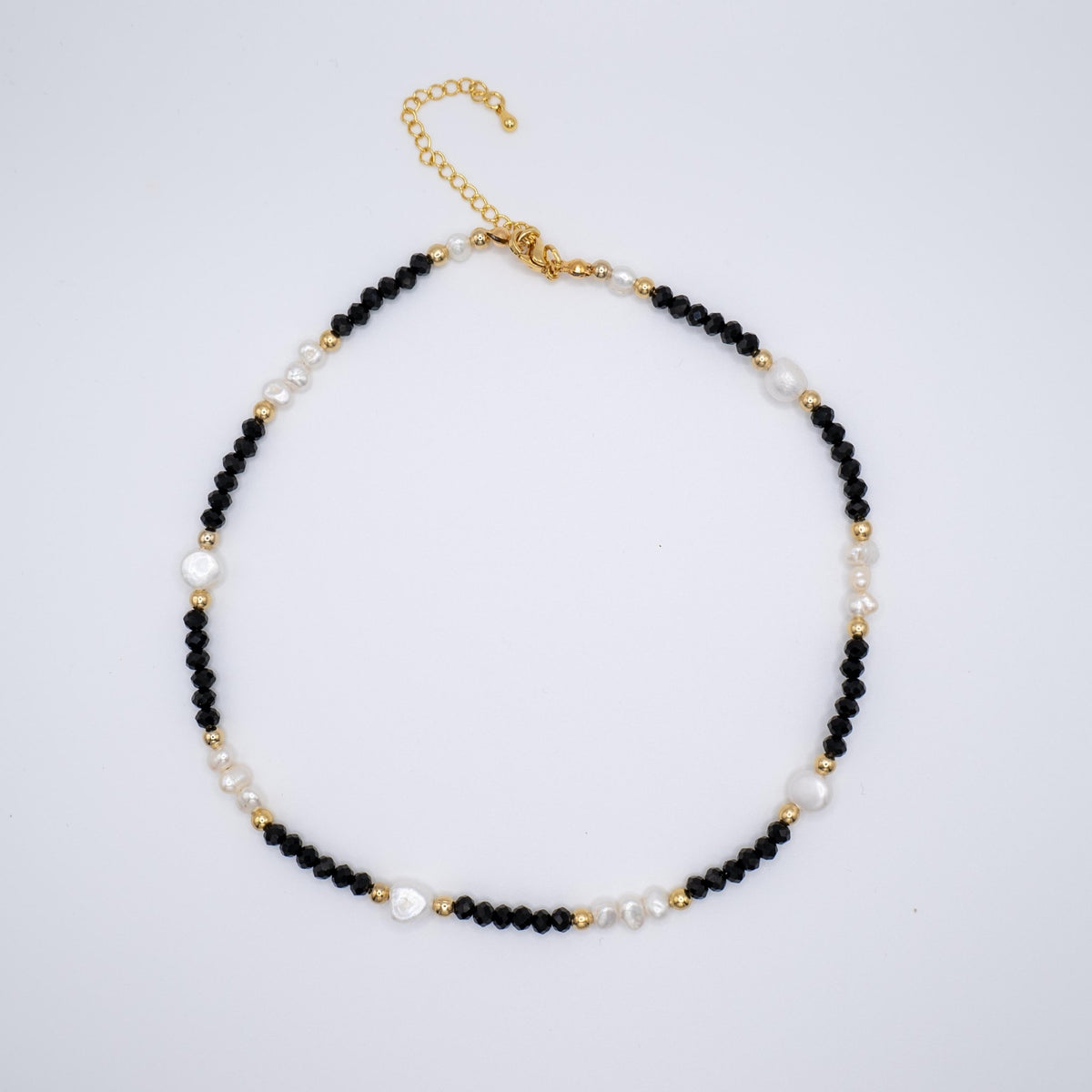 CRISTALLI NERI - Collana con perle e cristalli - OE!