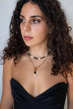 CRISTALLI NERI - Collana con perle e cristalli - OE!