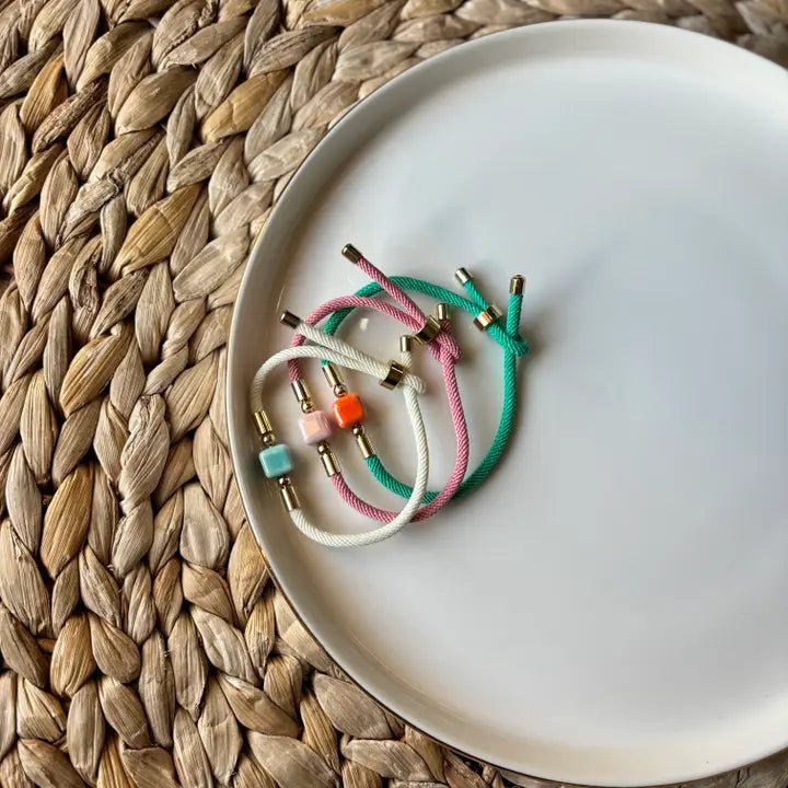 DADI - braccialetti di corda con dado centrale in ceramica. - OE!