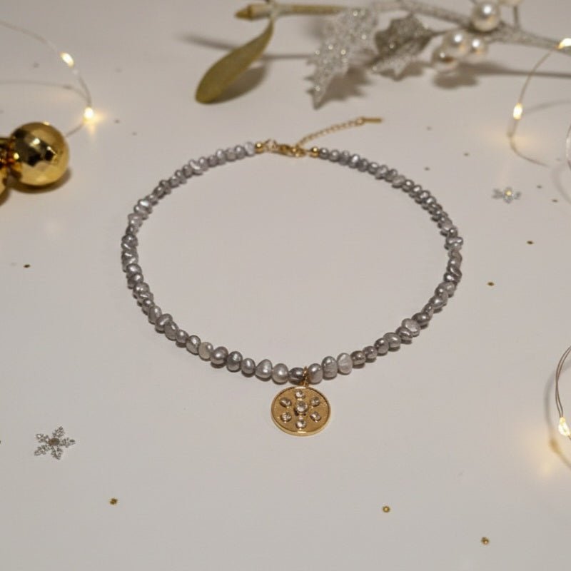 Diamond collana con perle di fiume e ciondolo in zirconi