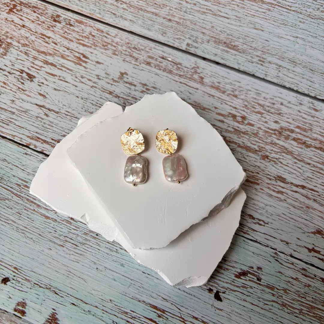 Diva Barocca – Orecchini pendenti con perla barocca - OE!