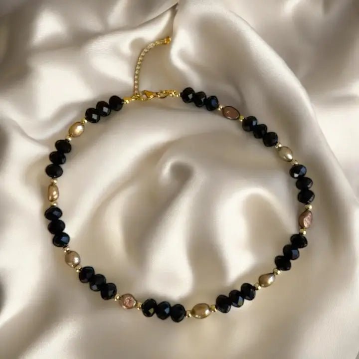 FIAMMA BLACK – Collier con mezzi cristalli e perle - OE!