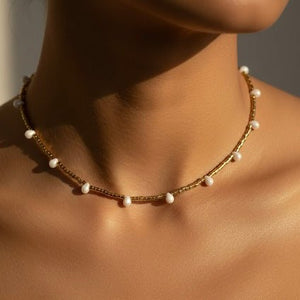 FIDUCIA – Collana dorata con gocce di cristallo - OE!