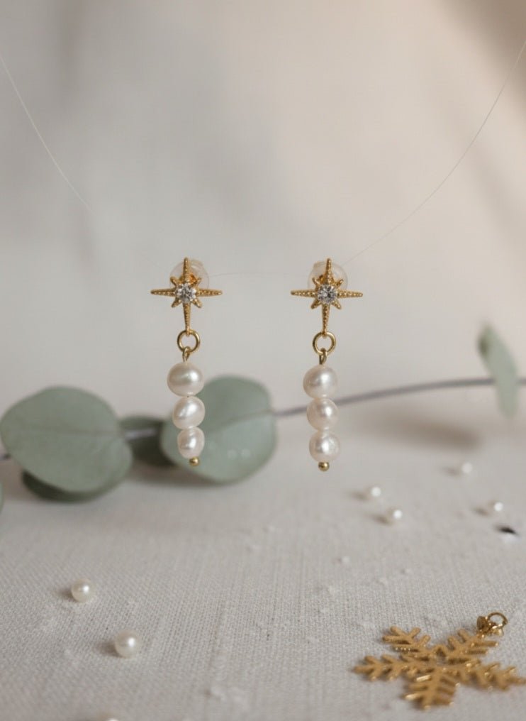 Fiocco di neve - Lussuosi Orecchini Natale Pendenti Made in Italy - Fiocco di Neve, Zirconi &amp; Perle di Fiume - OE!