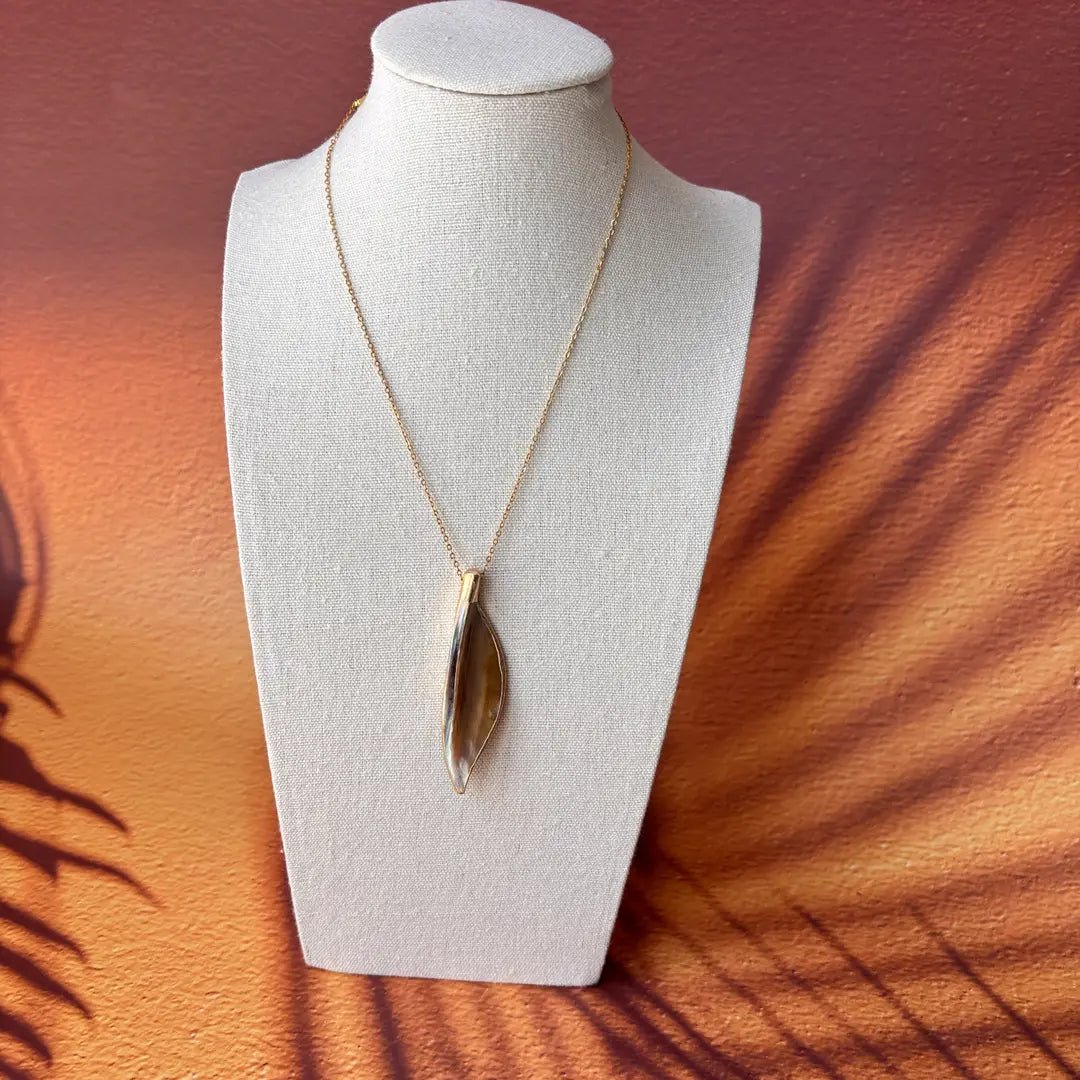 Foglia di Mare – Collana con pendente in madreperla - OE!