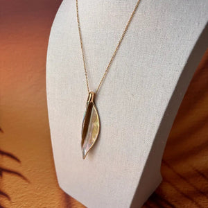 Foglia di Mare – Collana con pendente in madreperla - OE!
