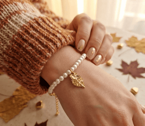 Fogliolina bracciale artigianale in perle naturali e acciaio placcato oro 18 k - OE!